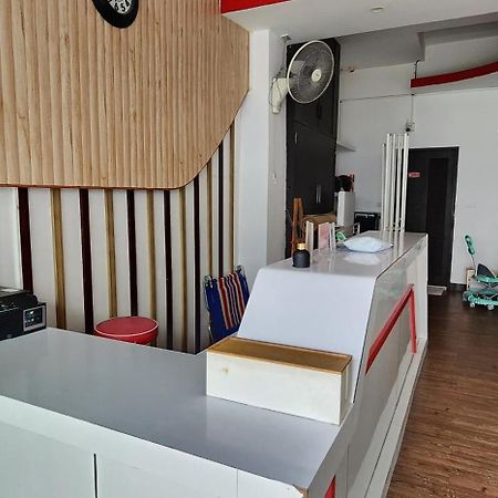 Eden Park Hotel Patong Bagian luar foto
