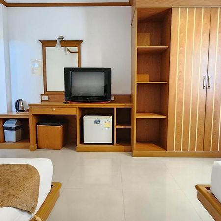 Eden Park Hotel Patong Bagian luar foto
