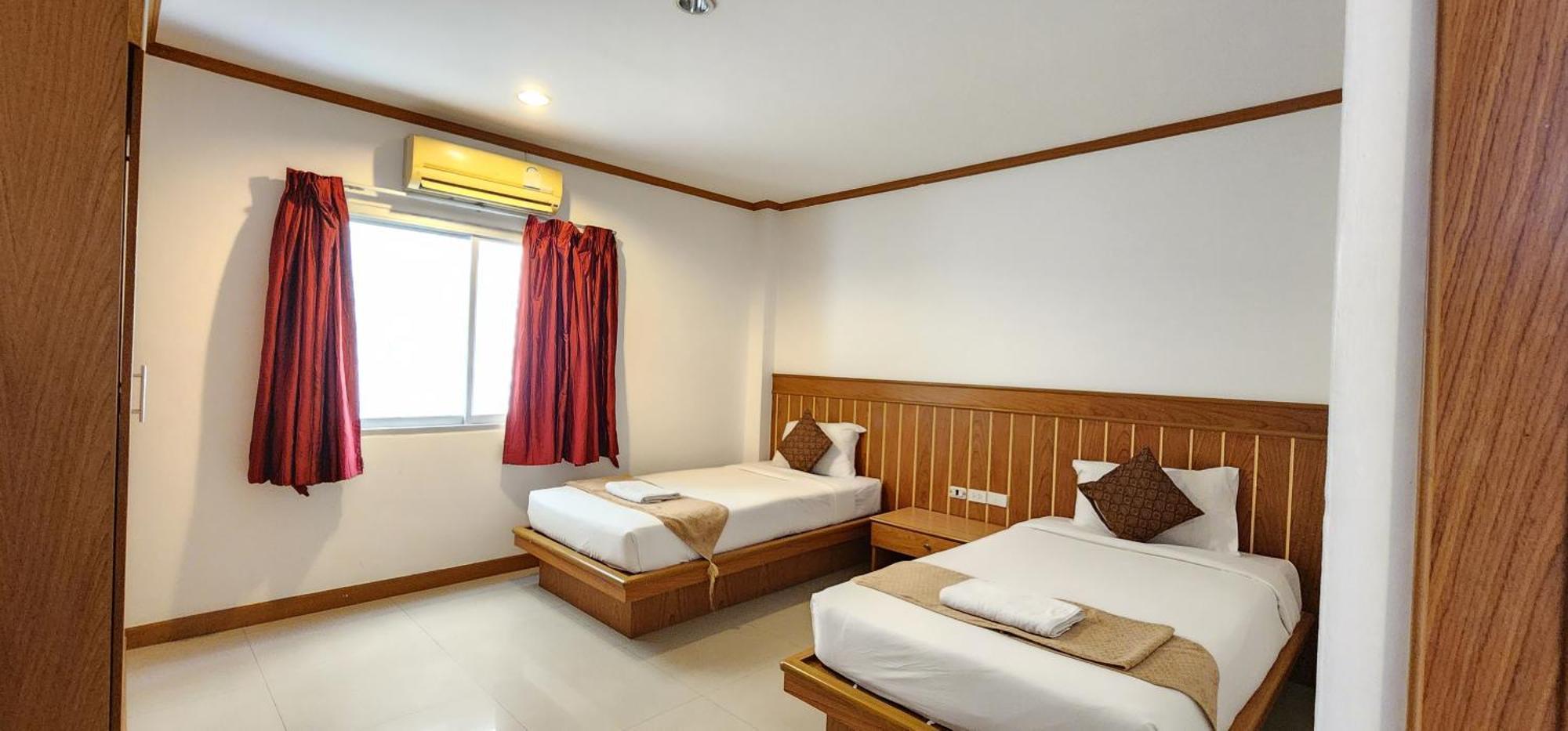 Eden Park Hotel Patong Bagian luar foto