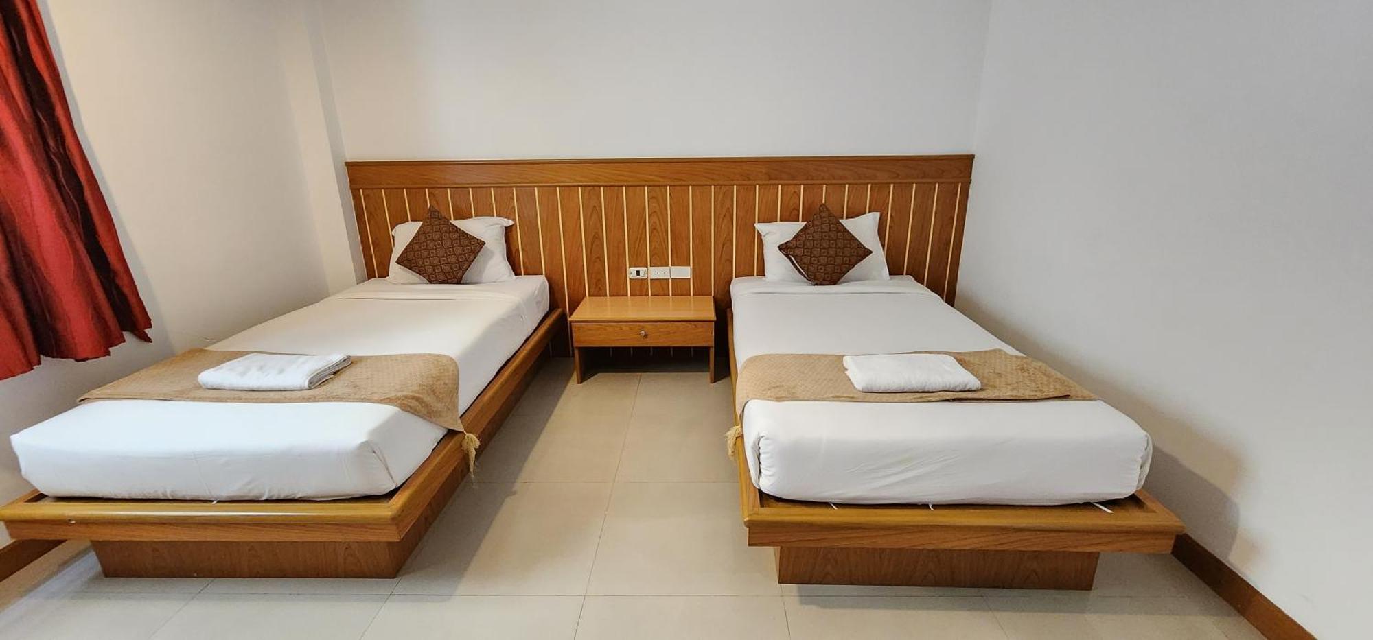 Eden Park Hotel Patong Bagian luar foto