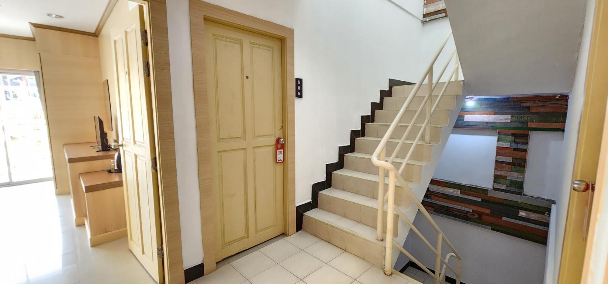 Eden Park Hotel Patong Bagian luar foto