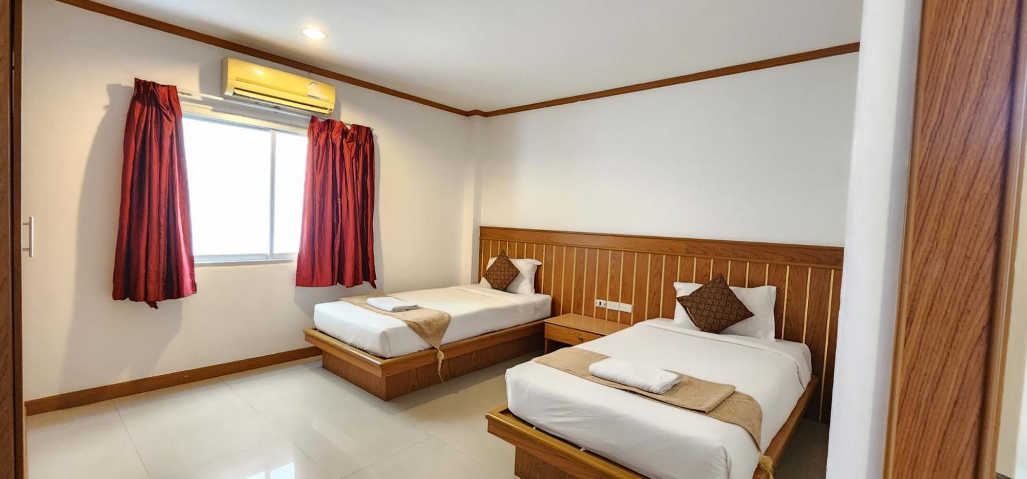 Eden Park Hotel Patong Bagian luar foto
