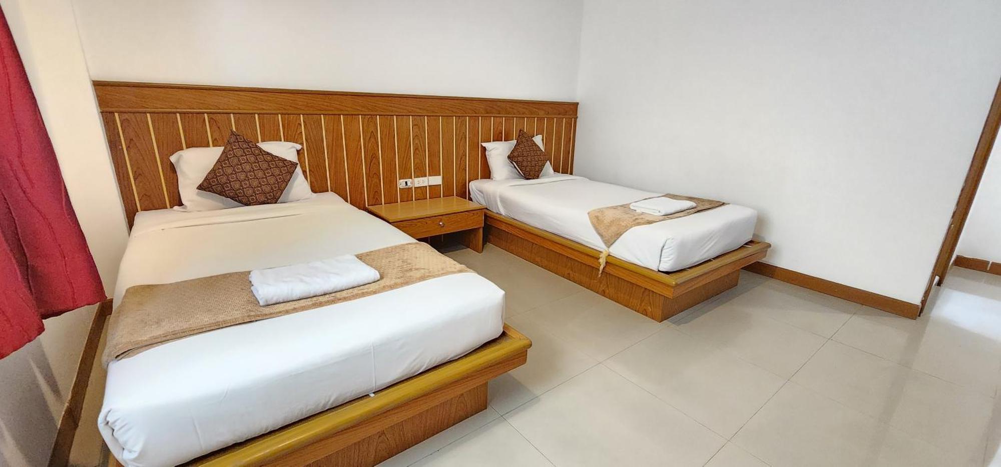 Eden Park Hotel Patong Bagian luar foto