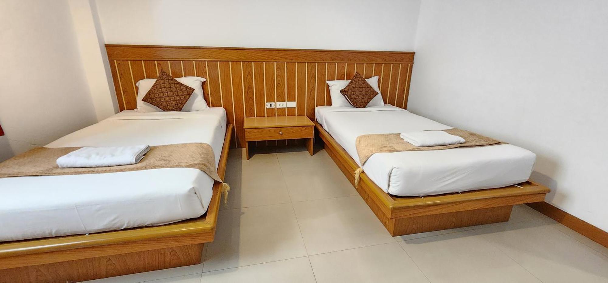 Eden Park Hotel Patong Bagian luar foto
