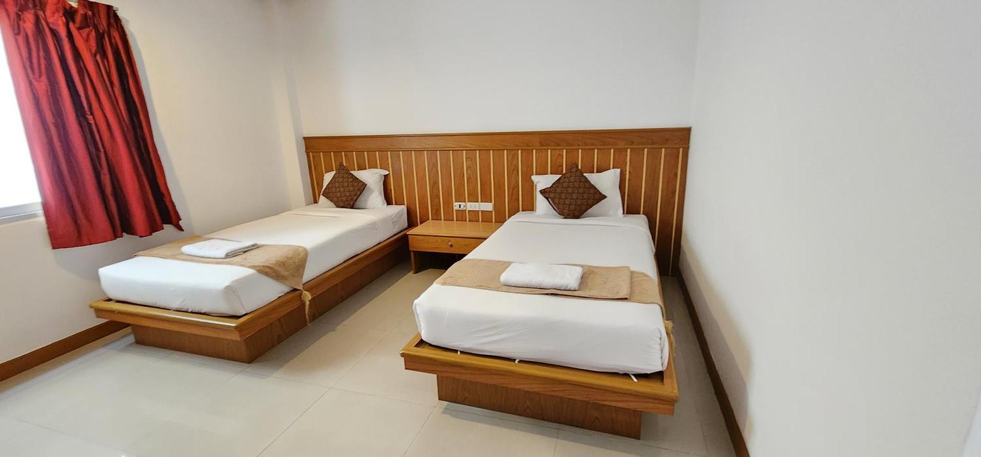 Eden Park Hotel Patong Bagian luar foto