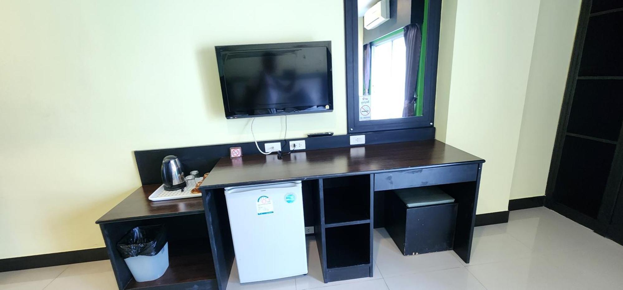 Eden Park Hotel Patong Bagian luar foto