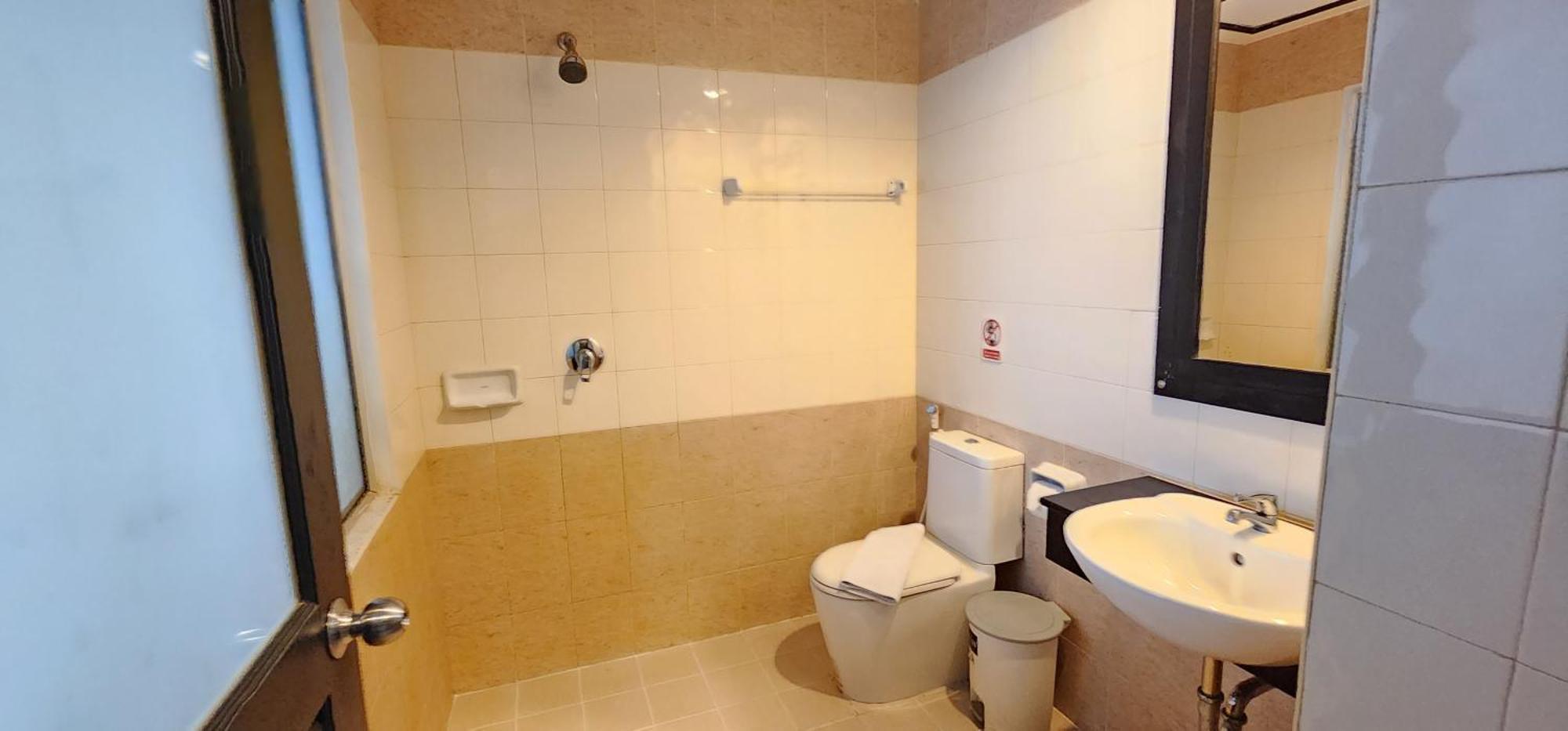 Eden Park Hotel Patong Bagian luar foto