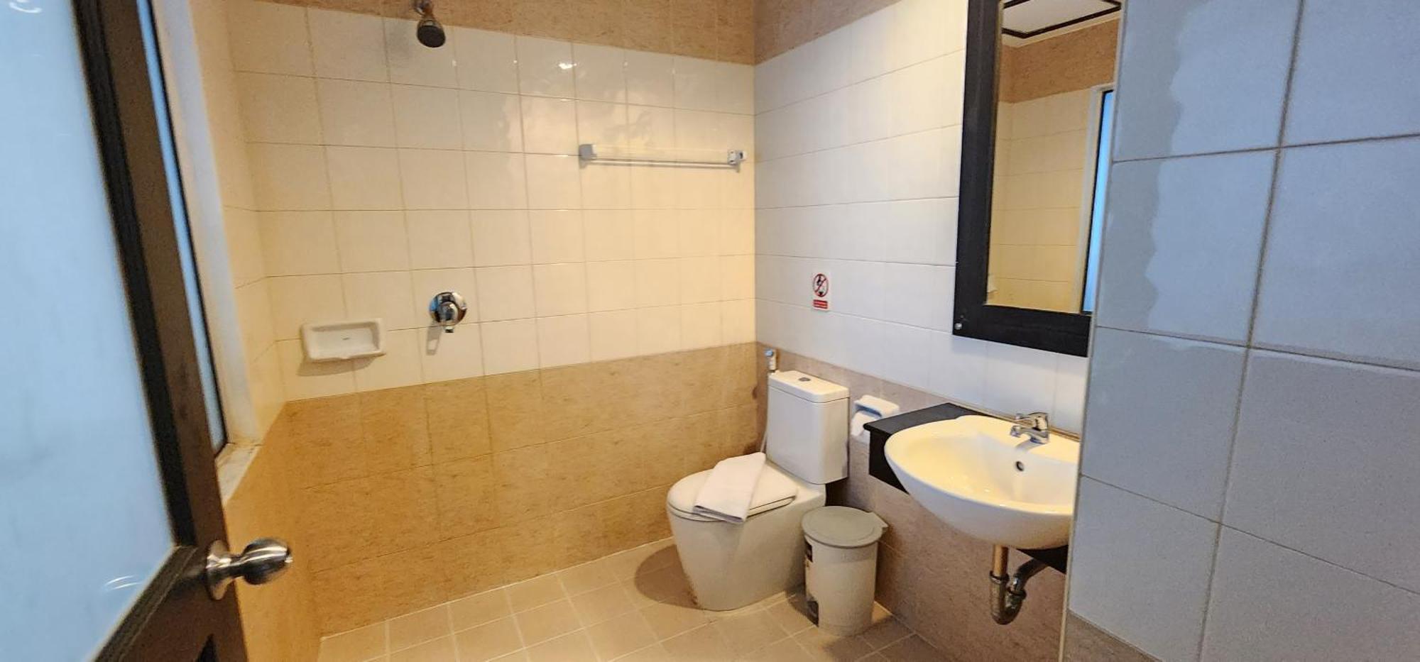 Eden Park Hotel Patong Bagian luar foto