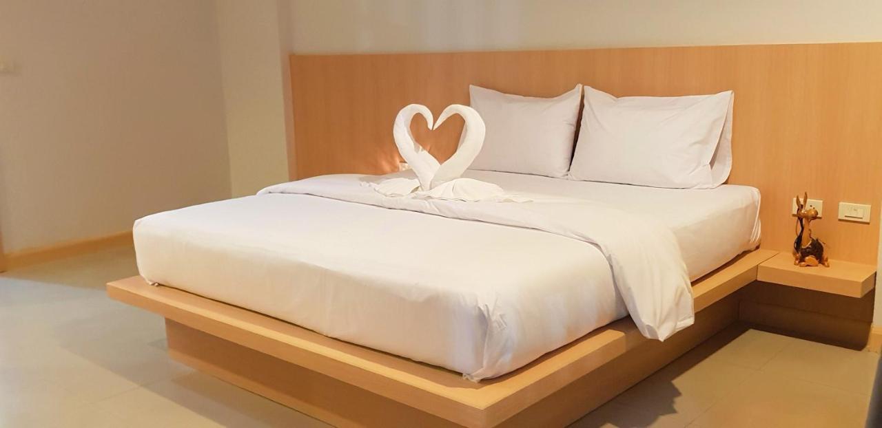 Eden Park Hotel Patong Bagian luar foto