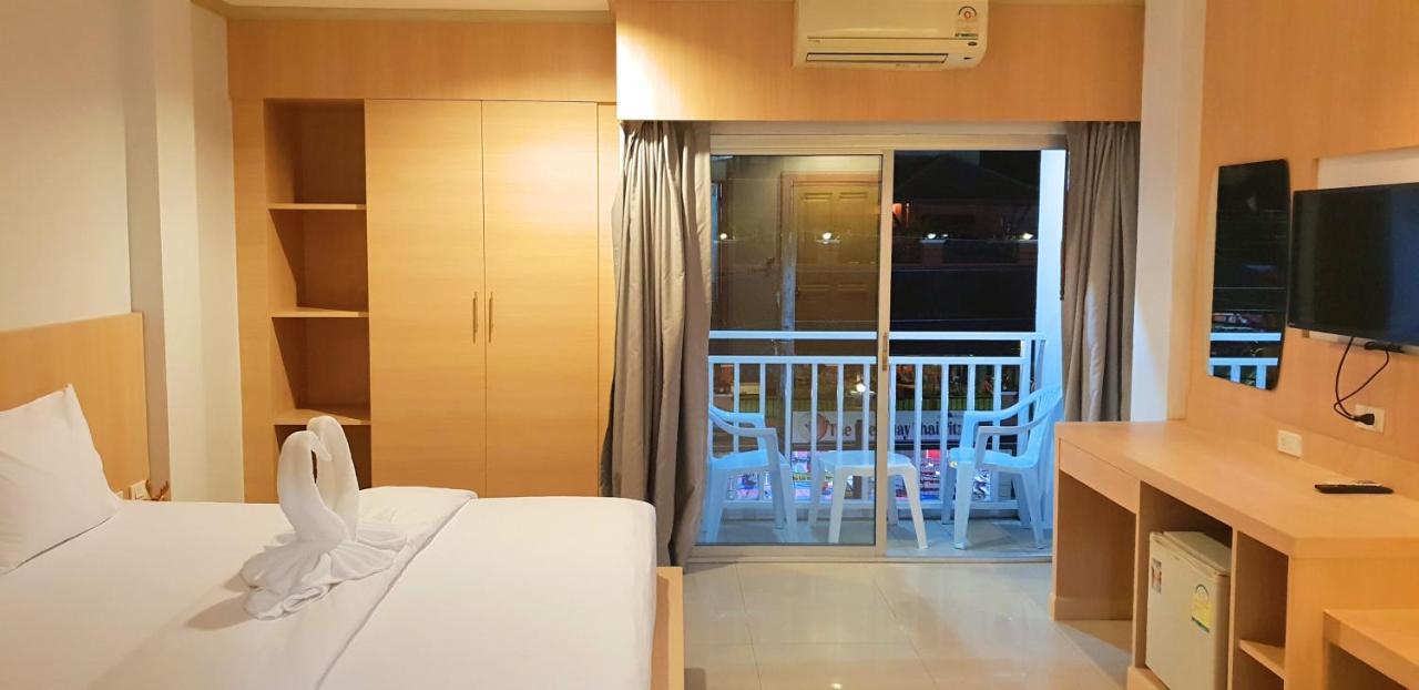 Eden Park Hotel Patong Bagian luar foto