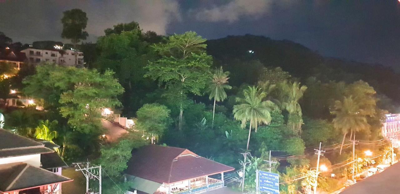 Eden Park Hotel Patong Bagian luar foto