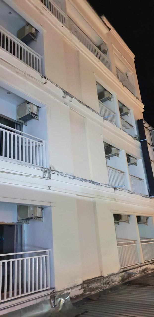 Eden Park Hotel Patong Bagian luar foto