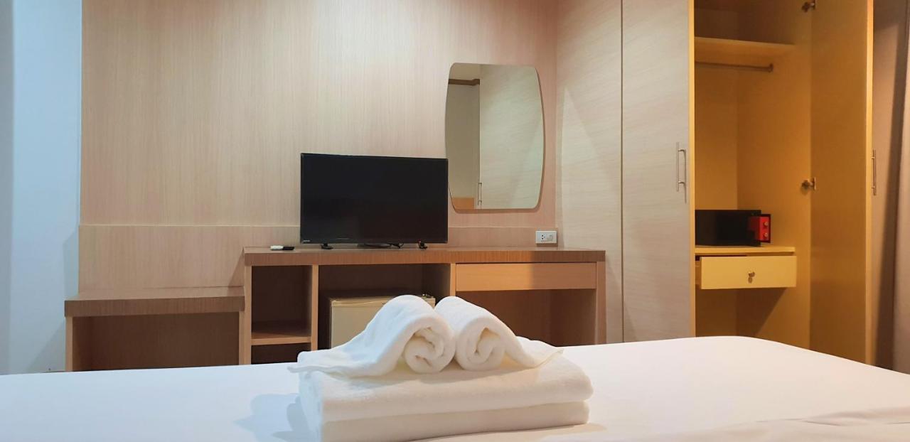 Eden Park Hotel Patong Bagian luar foto